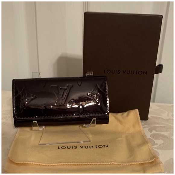 Louis Vuitton Handbags - Louis Vuitton Pomme D’Amour Key Holder Vernis